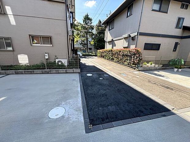 前面道路から奥まったところにあるため、プライバシーが守られます。