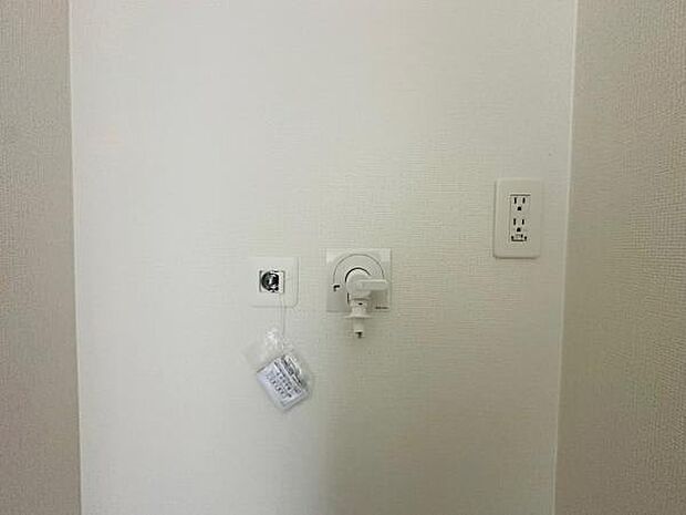 洗濯機エリアにはガス栓付。乾燥機を導入するときに助かります。