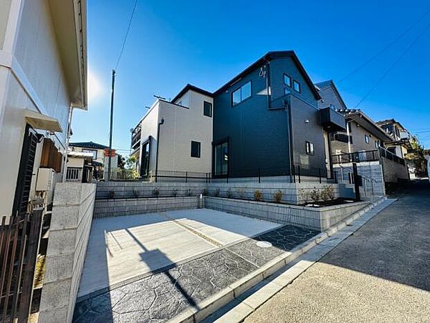 ひな檀の為近隣とも視線が合いづらいです。