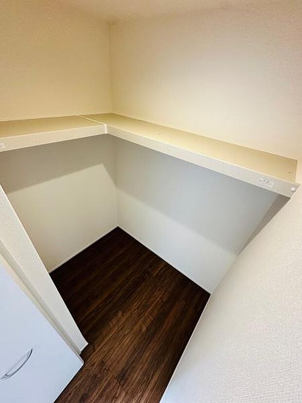 (1号棟) 衣類の管理がしやすいWIC。空間もすっきり片付きます。