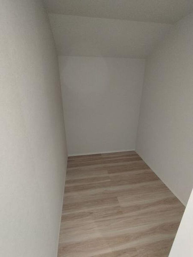 1号棟 大きなスーツケースも収納できるウォークインクローゼット。お部屋を広く使えます。