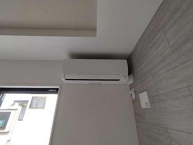 1号棟 リビングにはエアコンがついています。住んだその日から快適に過ごせます。