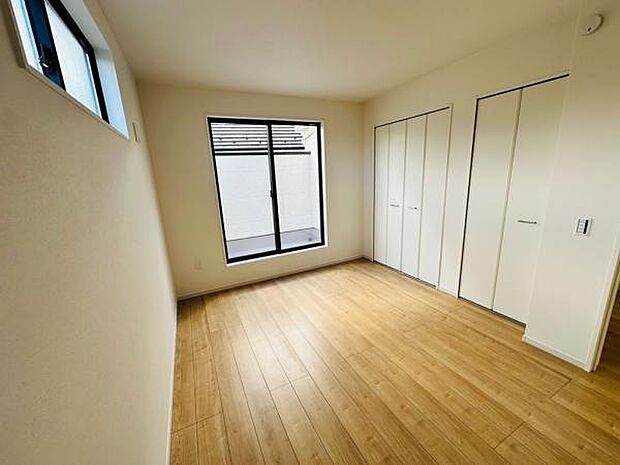 2階には4部屋ご用意。3.4帖から6.5帖まで広さ様々。