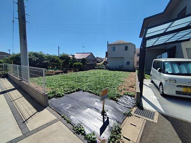 南側は現在建物がないため、陽当たりも良く気持ちの良い区画です。