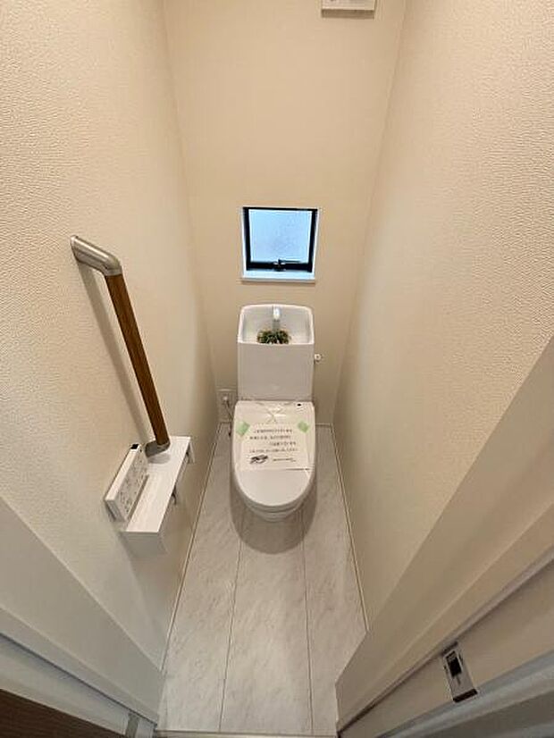 (B号棟) お出かけ前後にも利用しやすい位置に配置されたお手洗いです。