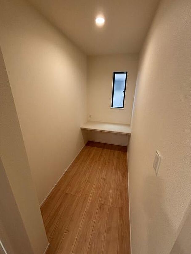 2.25帖のフリールーム。納戸として使ったり、書斎として使ったり、お好きな使い方ができます。