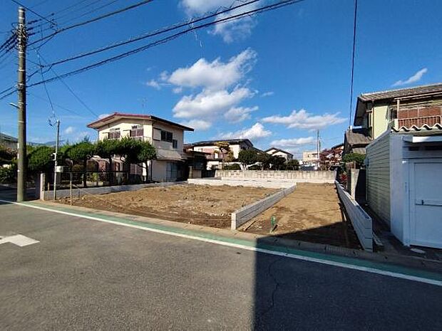 11/15撮影 現在まだ更地の状態です。もう間もなく基礎工事が始まる予定です。