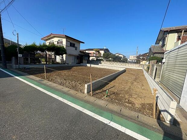 10/30撮影 区画割りがされ、2区画の様子がわかるようになりました。これから工事が始まります。