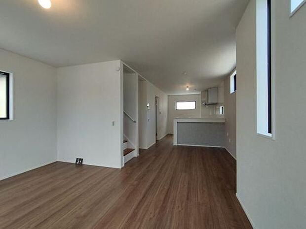 （2号棟） ダイニングとリビング空間を程よく分けられる間取りのLDKです。