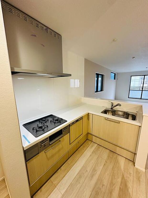 (3号棟) 動線も短く作業のしやすいL字型のシステムキッチンです。