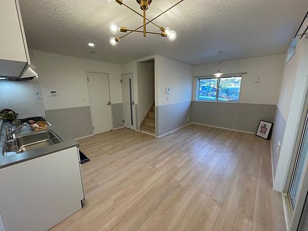 L字型で各空間が寛ぎやすい設計。食事と寛ぎそれぞれが心地よい空間に。