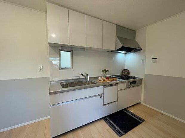 食洗機付きで家事楽な頼れるキッチン設備付きキッチン。毎日使う場所だからこだわりたいですね。