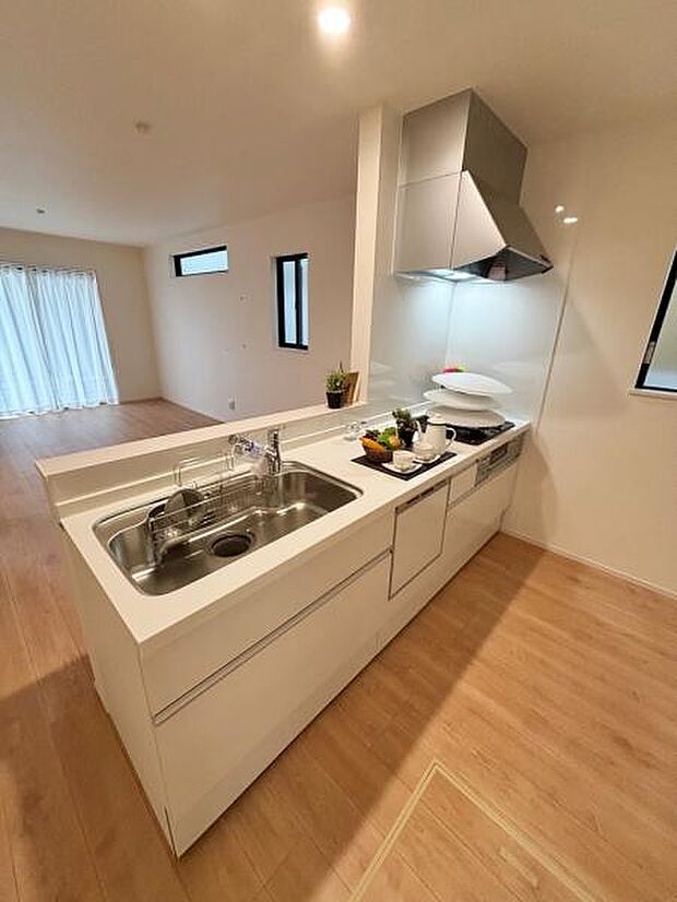 B号棟 対面式のカウンターキッチンはお料理中でも家族との団欒を楽しめます。