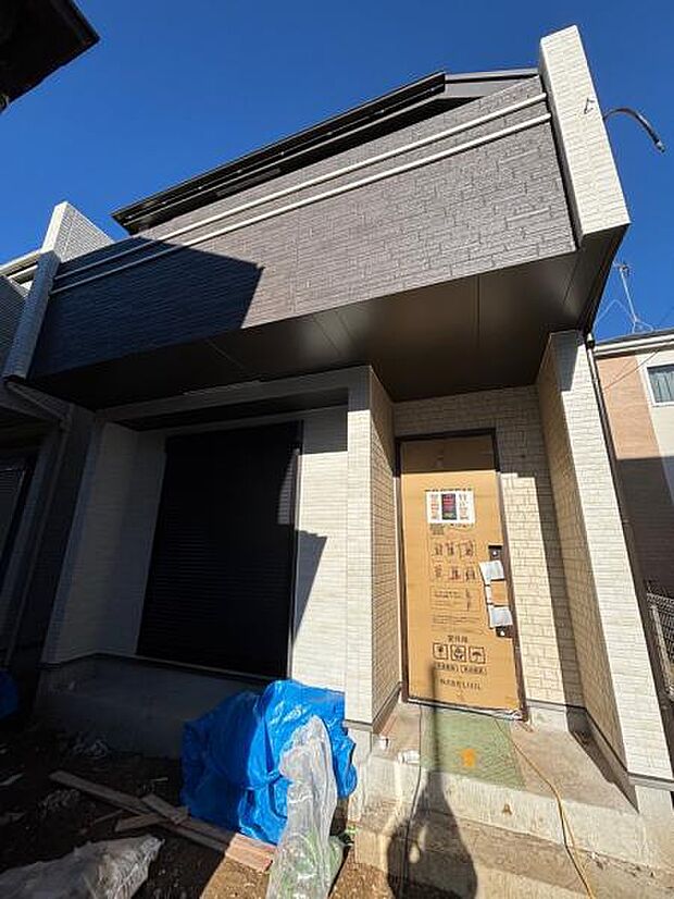 B号棟 グレーのツートンカラーのB号棟。奥にあるので人目を気にせず過ごせます。