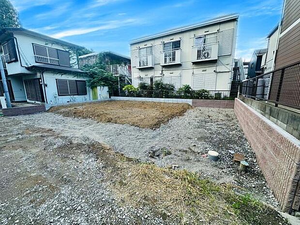 10/6撮影 10月上旬には造成まで進んでおりました。おおよその家の形が分かりますね。