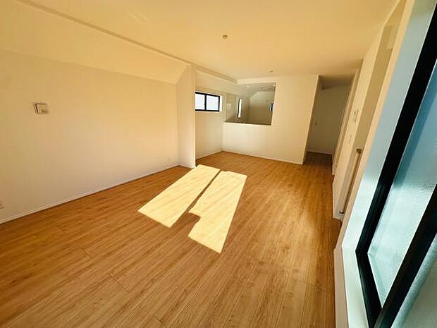 18.40帖のリビングは解放感もあり、居心地のいい空間です。