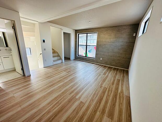 17.6帖の広々リビングです。ソファやテーブルも難なく置ける、広々とした空間です。