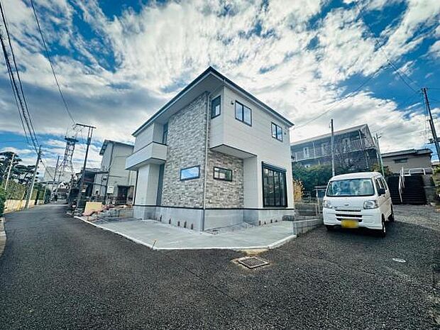 角地で日当たり、風通しも良好です。