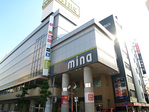 ミーナ津田沼まで徒歩19分 ユニクロ、GUなどの入ったファッションモールですが、業務スーパーやダイソーも入っており（2024年11月現在）、帰りに買い物をするのに便利です。