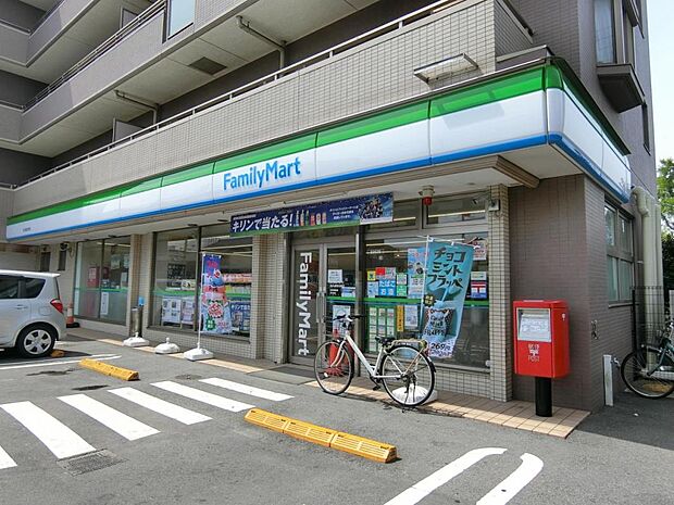 ファミリーマート 田丸屋習志野店まで徒歩6分 駐車場、郵便ポストがあり、使い勝手がいいです。