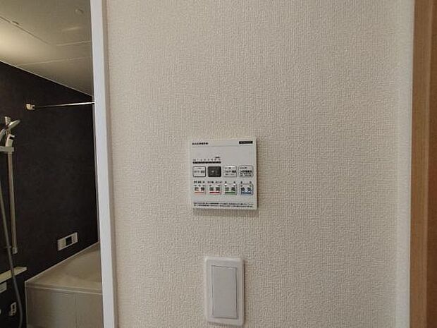 雨の日や寒い日も安心の浴室乾燥暖房機です。