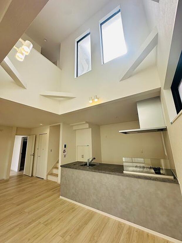 ダイニング上部は吹き抜けで、2階の廊下と繋がっている為簡単なコミュニケーションが取れます。