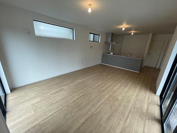 20.1帖ものLDKがある贅沢邸宅です。角地のため陽当りも良好、明るい団欒空間。