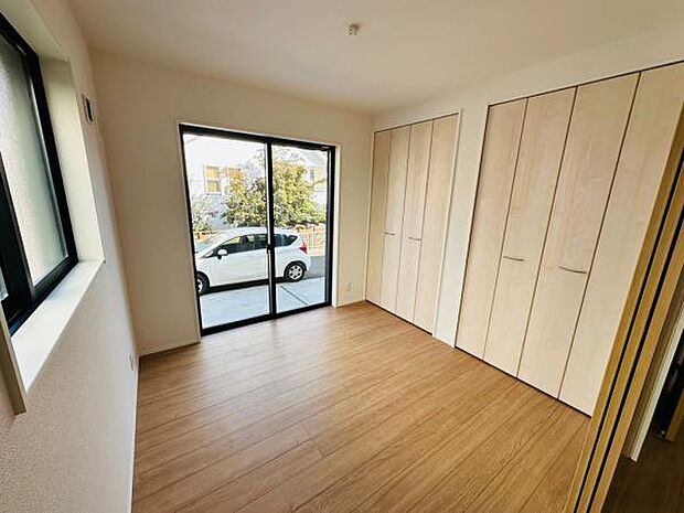 リビングに併設された4.6帖の洋室です。客間や勉強部屋、趣味部屋などにもぴったりです。