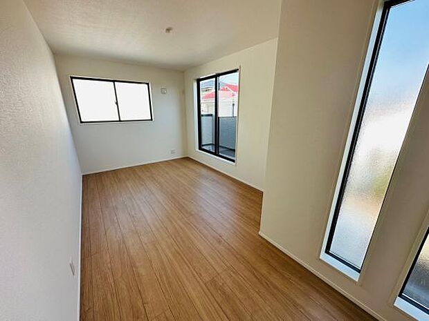 夫婦の寝室としても十分な広さのある、7.67帖の洋室です。