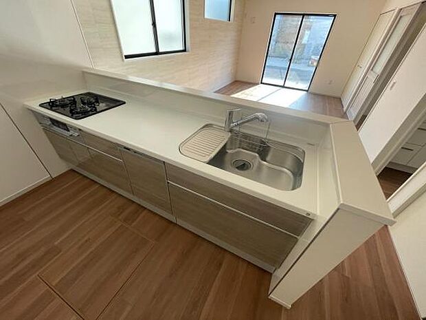 家事楽な頼れるキ食洗機付きキッチン。リビングも見えるオープンキッチン。