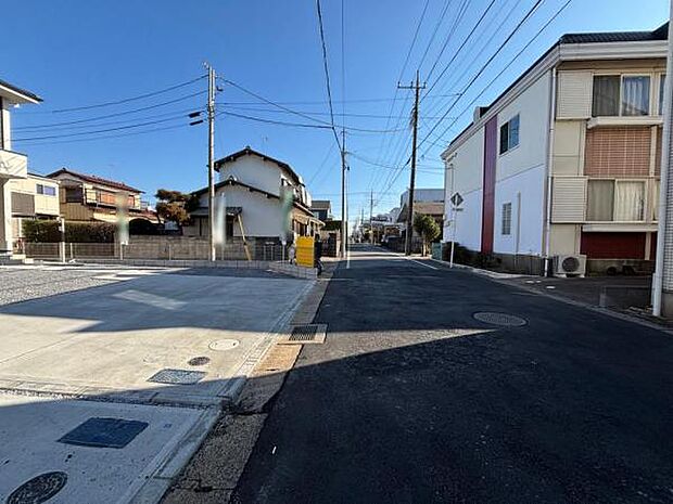 大通りにも出やすい前面道路です。