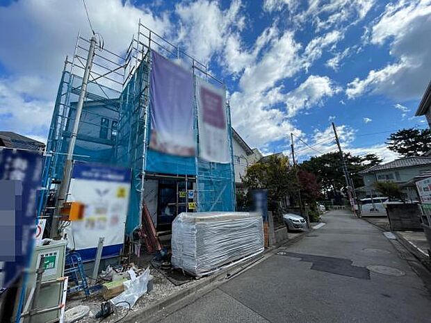 周辺は閑静な住宅街です。徒歩1分の距離に公園もあり、お子様のいる家族にもおすすめです。