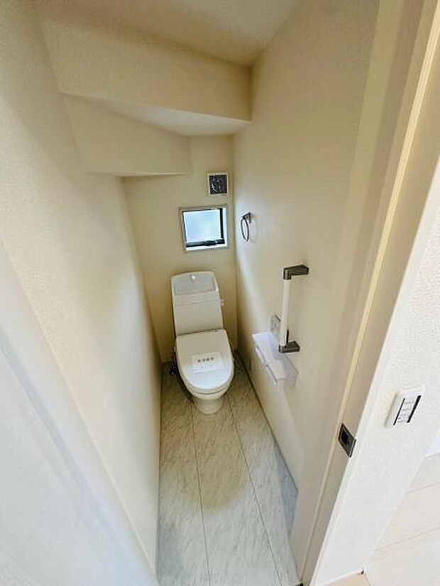 長く住むからこそ立ち座りの補助の手すりがありがたいですね。