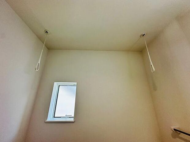 ホスクリーン付きで嬉しい機能。部屋干しに活躍してくれます。