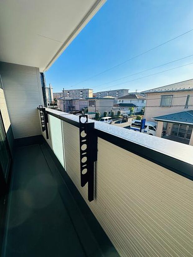 2号棟 明るく気持ちよい、陽当たりも期待できるバルコニーです。