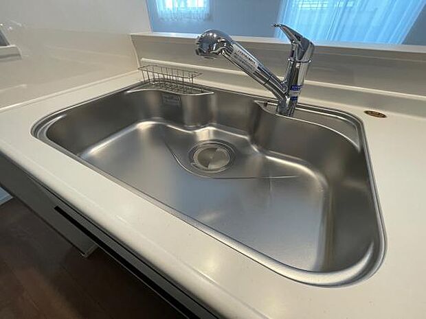 汚れも付きにくく、お手入れも簡単なキッチンシンクです。