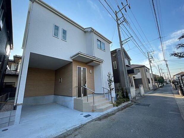 見通しも良く、綺麗な整備された前面道路です。