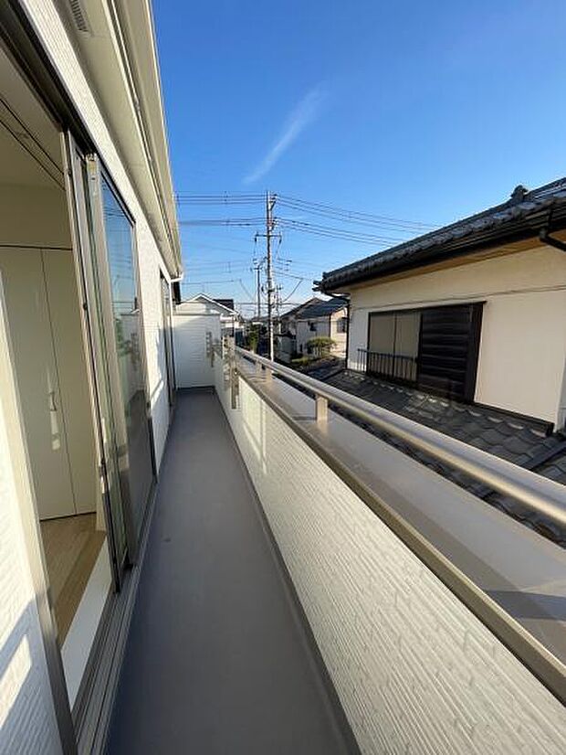 A号棟 バルコニーは遮るものも無く、日当たり良好です。