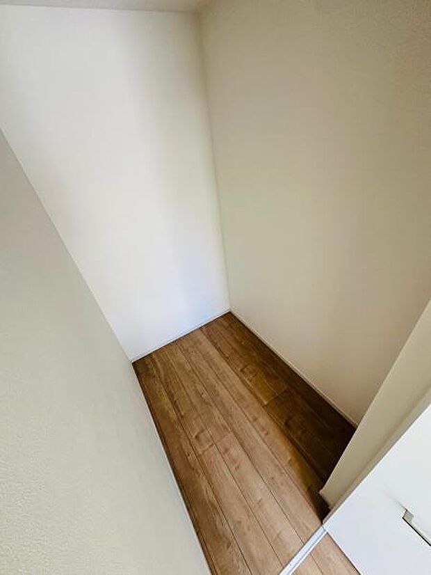 玄関にある収納はとても広々。上着や部活道具など使い方も様々です。