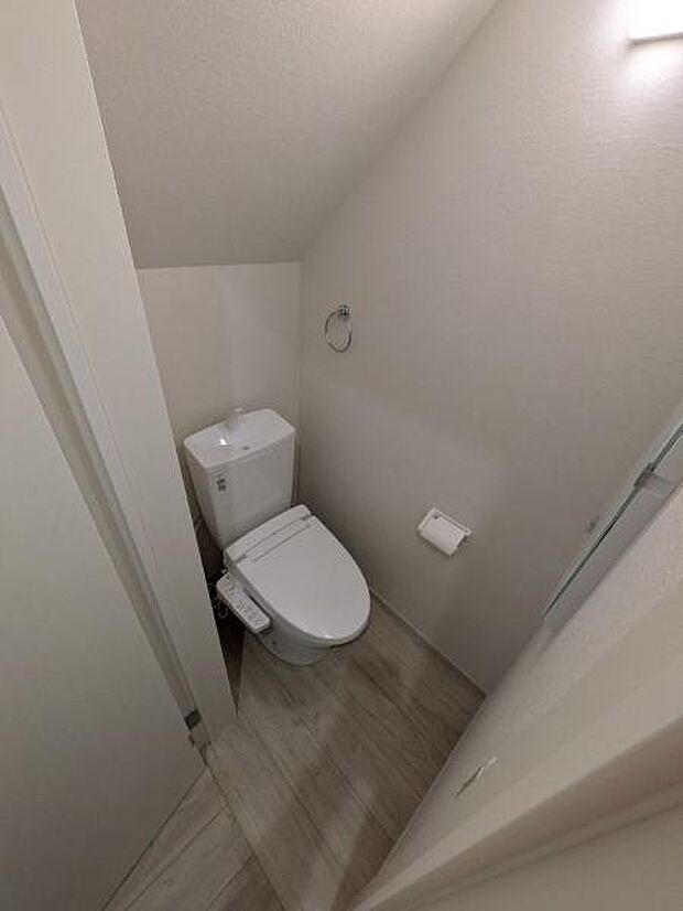 各階にあるトイレはもちろんウォシュレット機能付き。