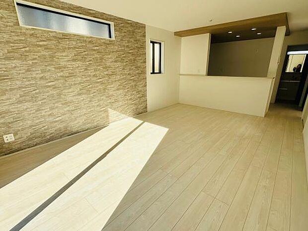 クロスがアクセントになり、お洒落なリビングづくりのお手伝いをしてくれています。