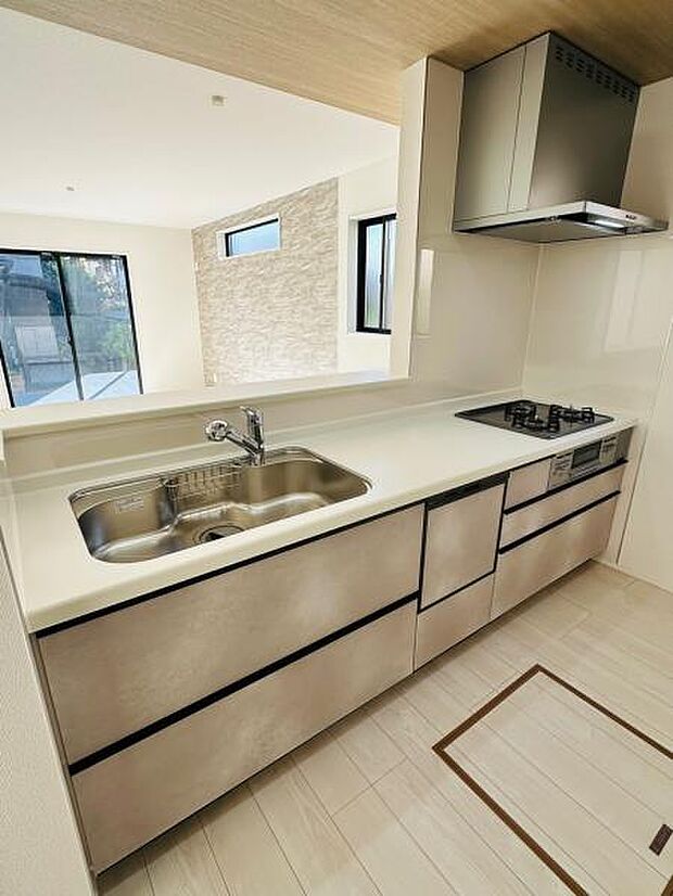 グレー調の人気なカラーでまとまったキッチンです。