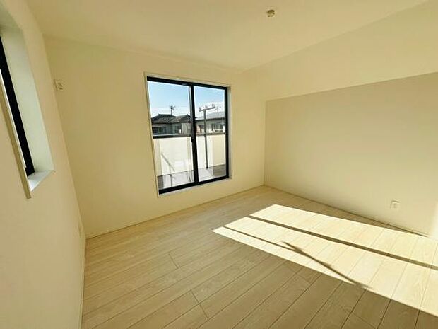 主寝室も陽だまりが心地良い空間となっています。