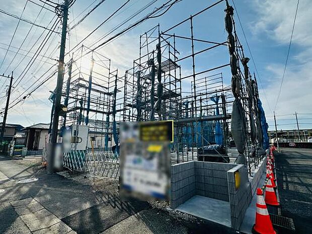 11/7撮影 足場が組まれ、建物工事が進んでいます。