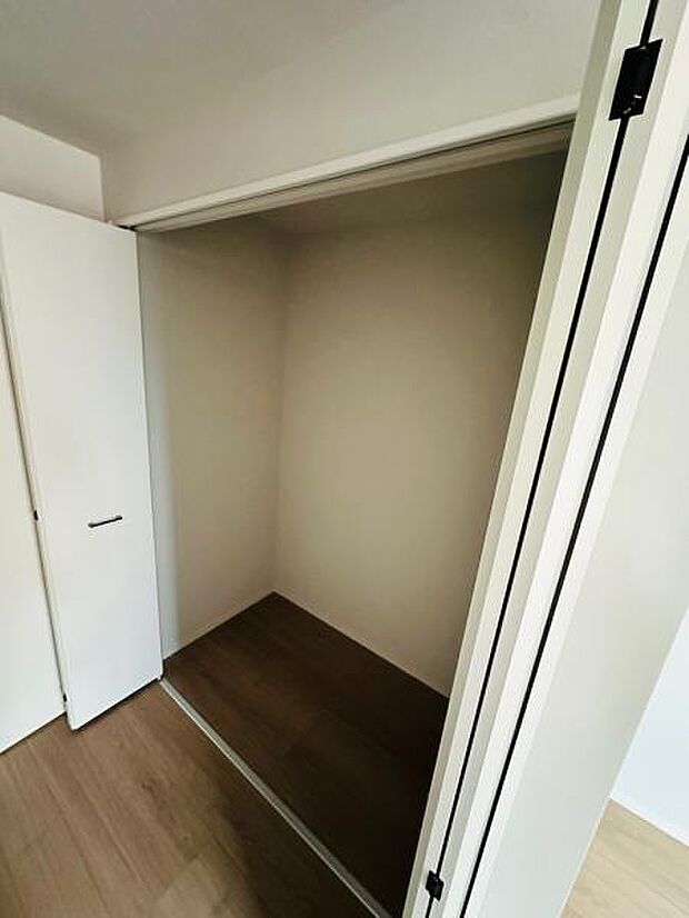 2号棟 各居室に収納がついているので、お部屋を広く使うことができます。