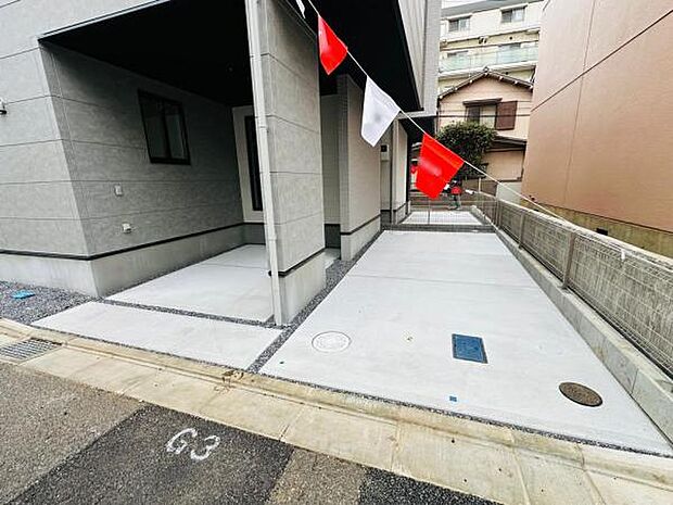 2号棟 駐車スペースは車種により2台駐車可能です。