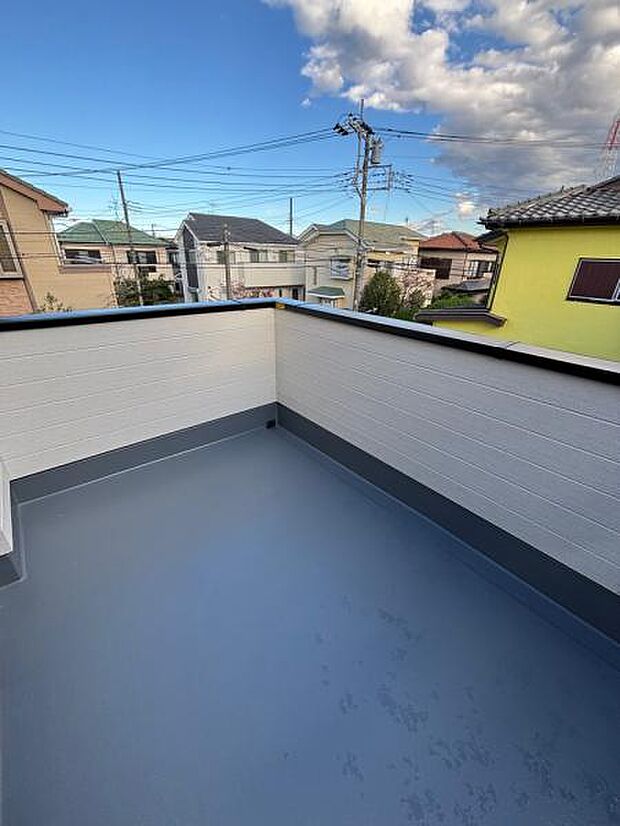 広々としたバルコニーは、お洗濯ものを干すときも干しやすくなっています。