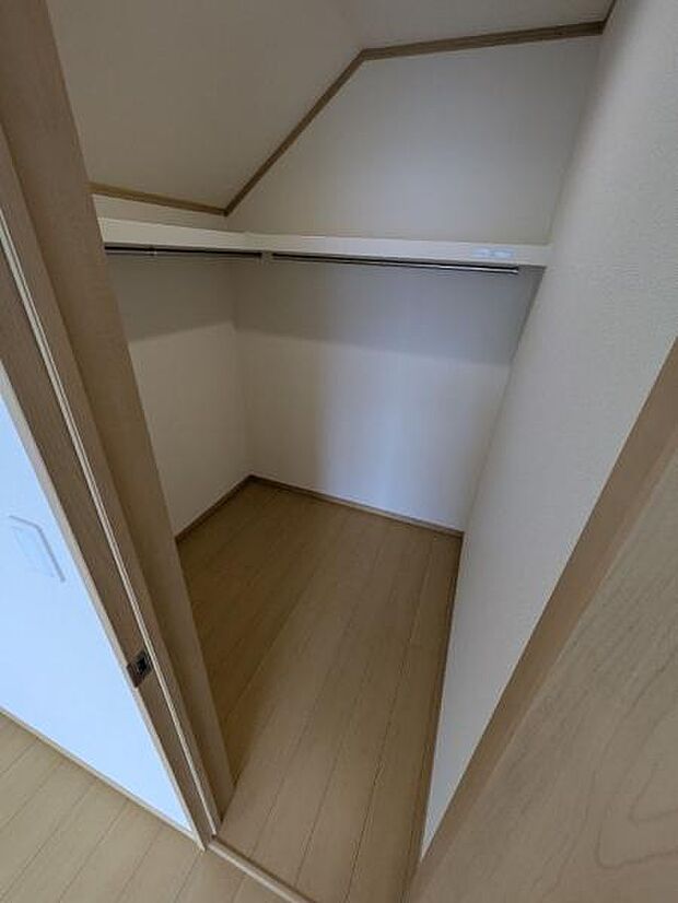 D号棟 主寝室はWICつき。季節物の洋服やスーツケースなどもすっきり収納できます。