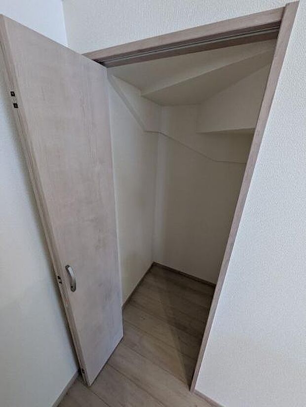 B号棟 食品や日用品などを収納できるスペースです。