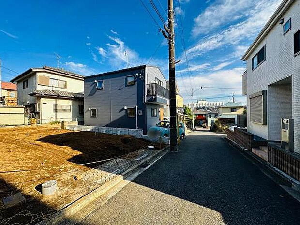 前面道路は4.0m。閑静な住宅街にあり、交通量も少なく安心です。